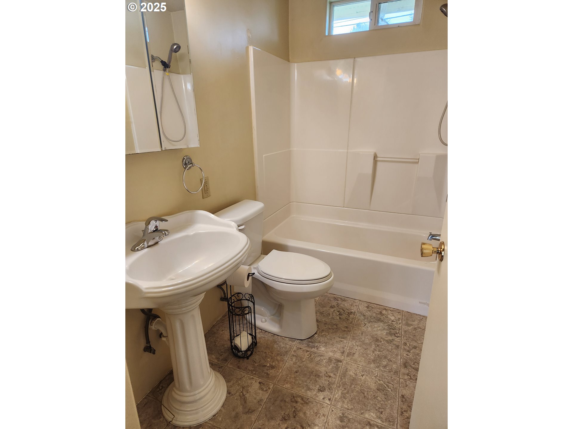 96511 Dawson Road Brookings, OR 97415 - Photo 17 of 38 Bathroom