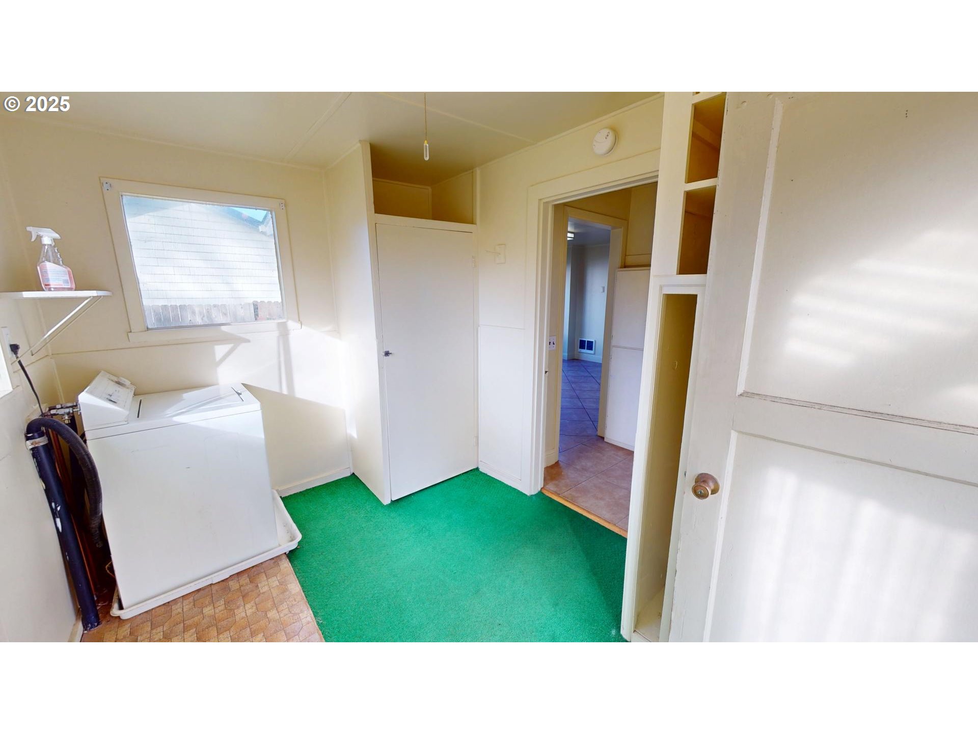 96511 Dawson Road Brookings, OR 97415 - Photo 22 of 38 Laundry