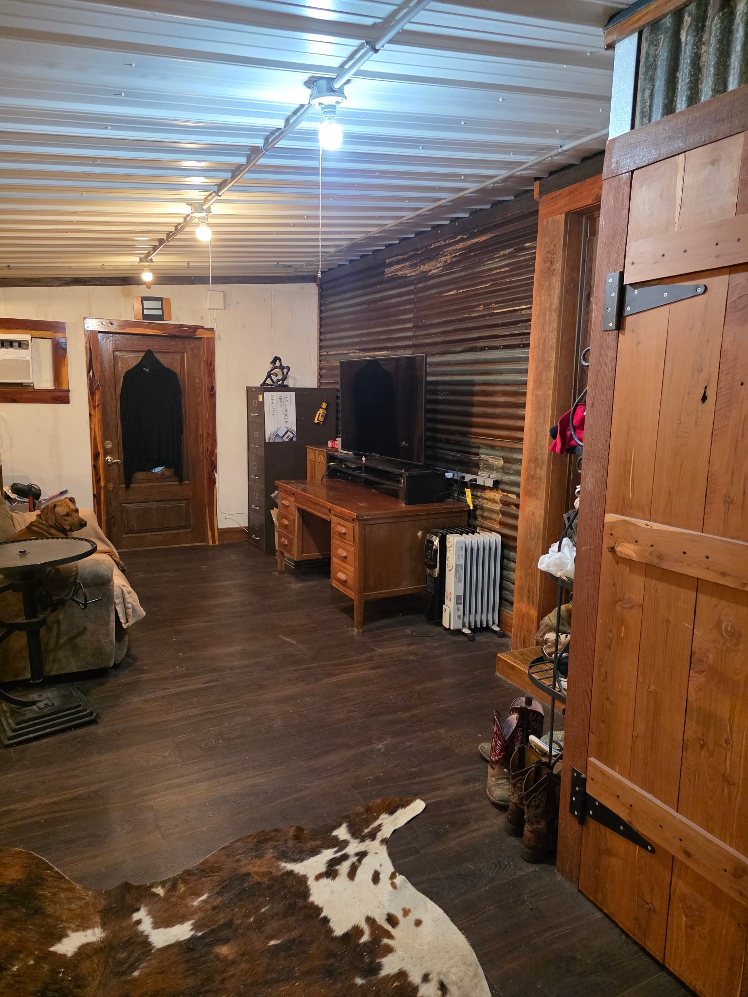 550 Dogwood Road Cleveland, TX 77328 - Photo 13 of 49 a room with furniture and a flat screen tv