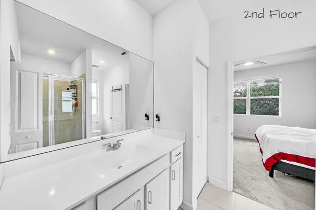 a en suite bathroom with a sink and a large mirror