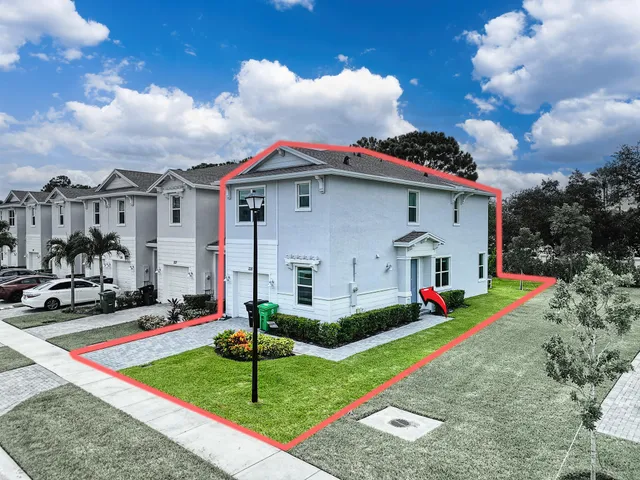 a front view of house with yard and entertaining space