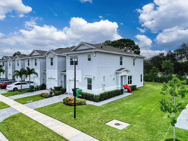 a front view of house with yard