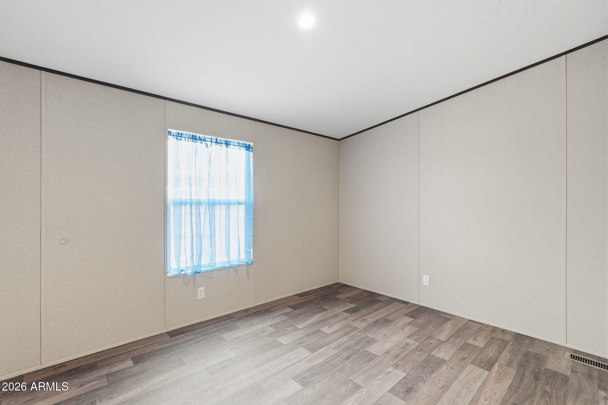 10567 North Dogwood Road Florence, AZ 85132 - Photo 16 of 28 an empty room with a window