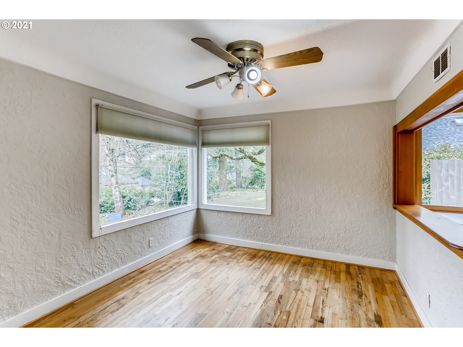 12100 Southwest Lesser Road Portland, OR 97219 - Photo 13 of 32 Gallery Image 13