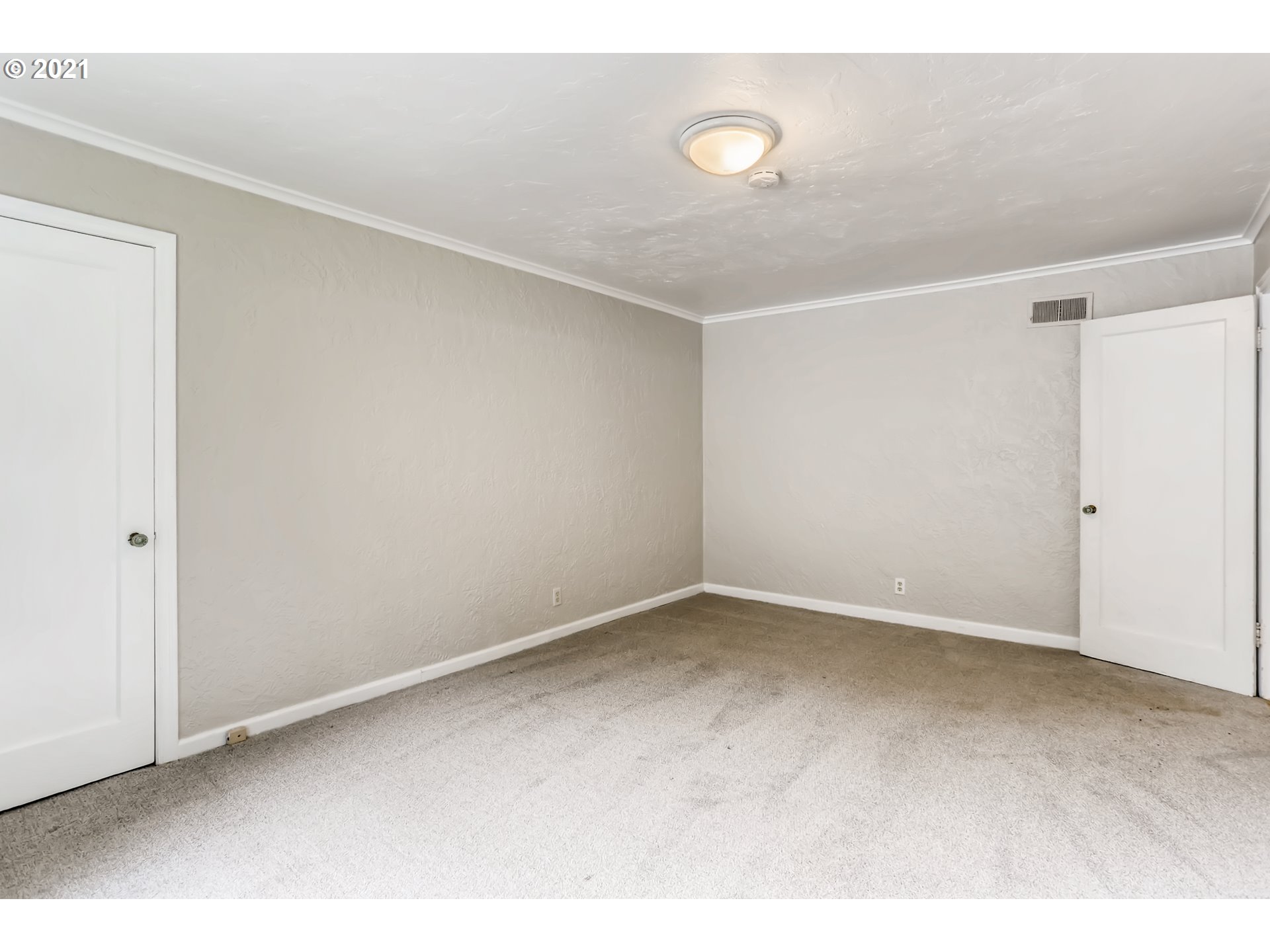 12100 Southwest Lesser Road Portland, OR 97219 - Photo 21 of 32 Gallery Image 21