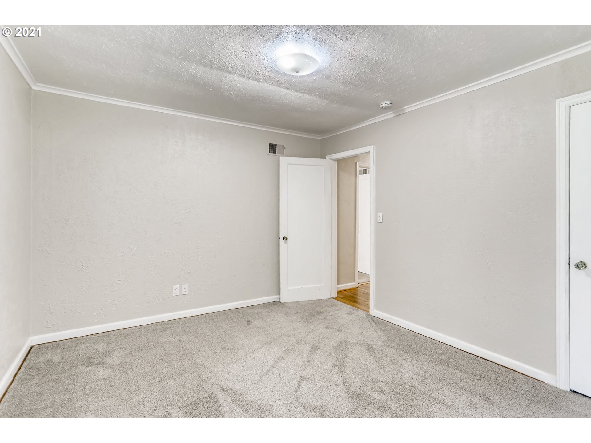 12100 Southwest Lesser Road Portland, OR 97219 - Photo 27 of 32 Gallery Image 27