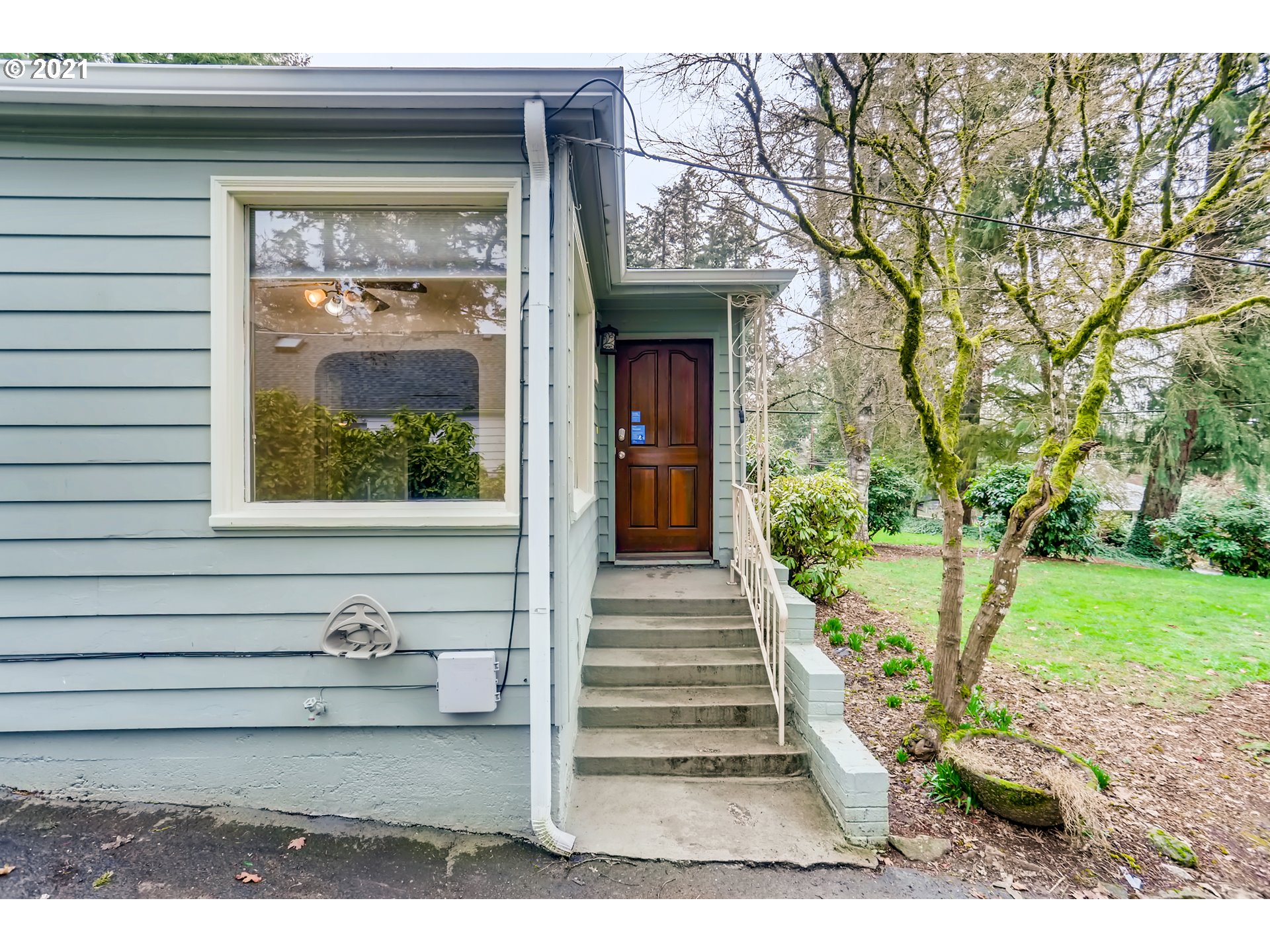 12100 Southwest Lesser Road Portland, OR 97219 - Photo 4 of 32 Gallery Image 4