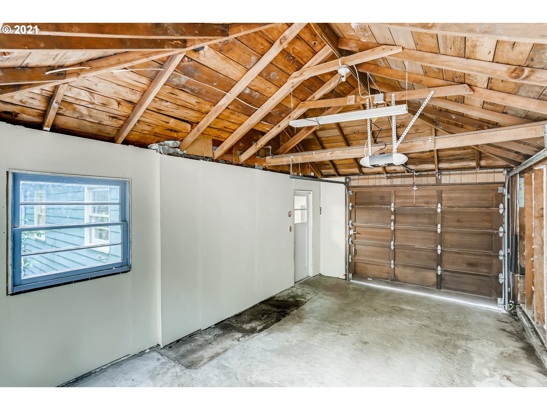 12100 Southwest Lesser Road Portland, OR 97219 - Photo 31 of 32 Gallery Image 31