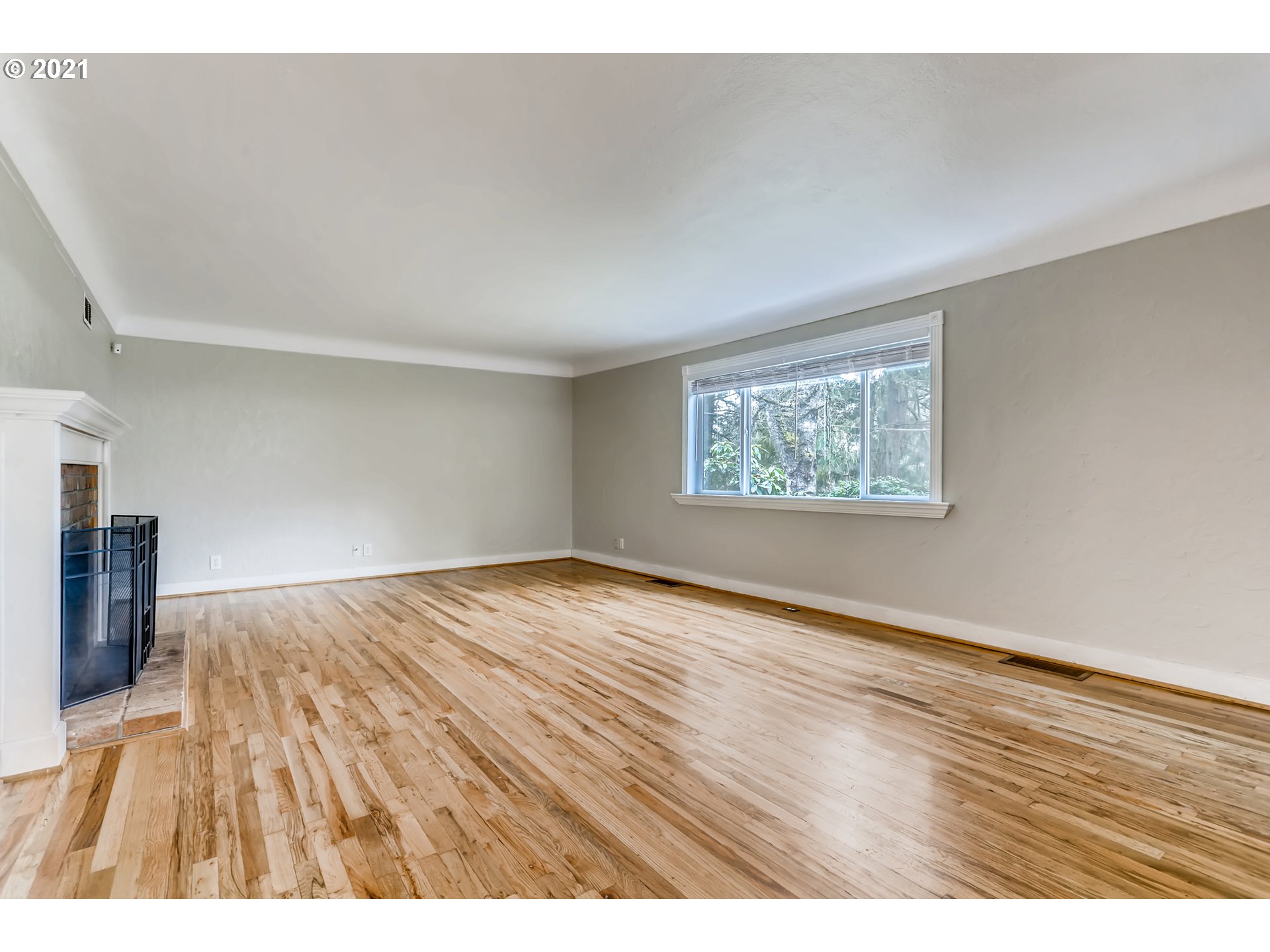 12100 Southwest Lesser Road Portland, OR 97219 - Photo 6 of 32 Gallery Image 6