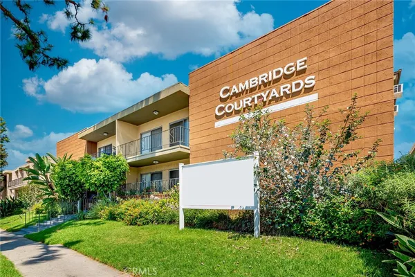 $1,800 | 17931 Devonshire Street, Unit 1, Northridge, CA 91326