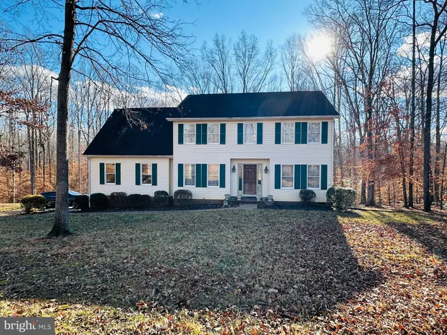 a view of a yard in front of a house