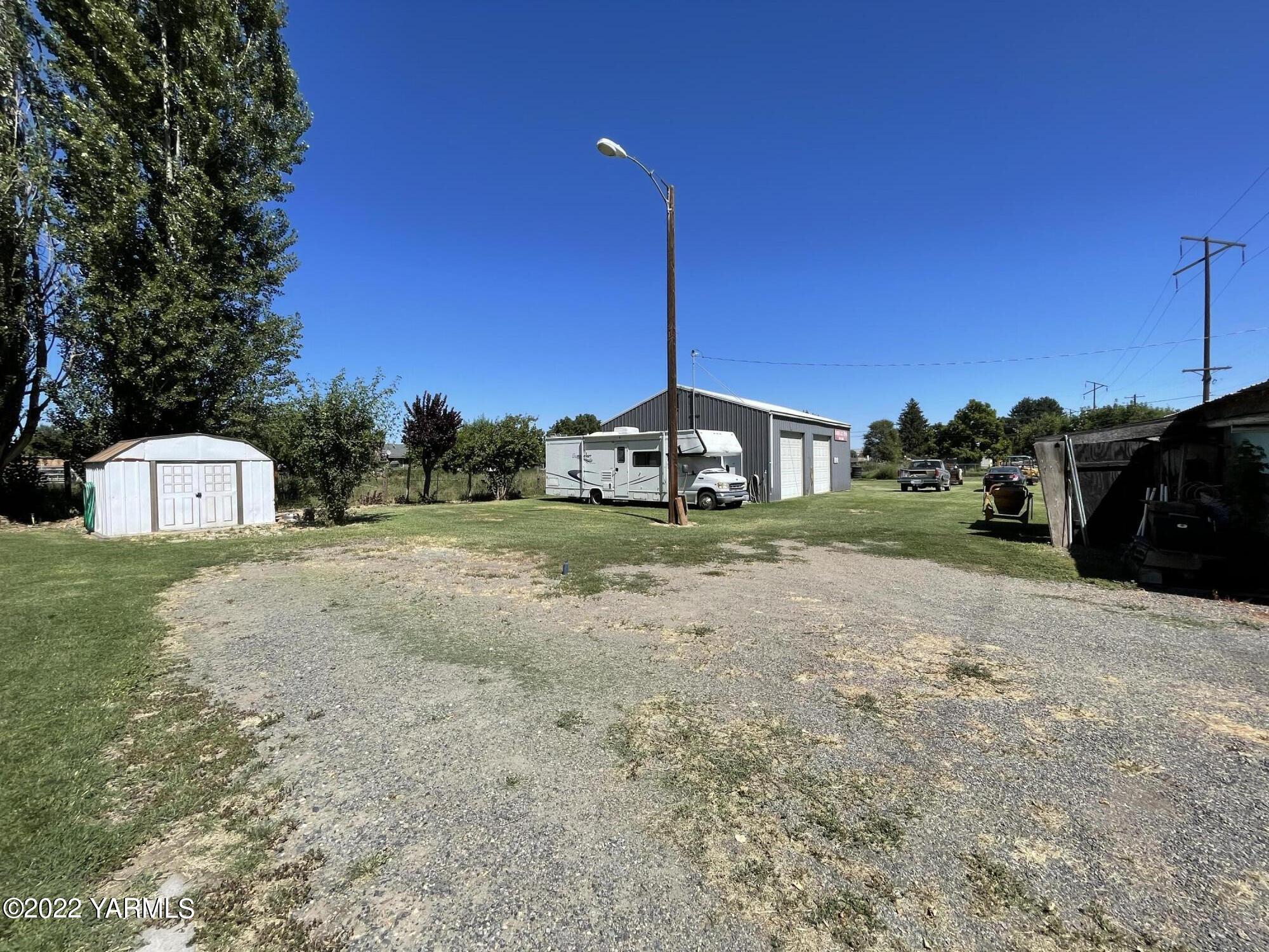 912 Beckner Road Sunnyside, WA 98944 - Photo 17 of 17 a front view of a house with a yard