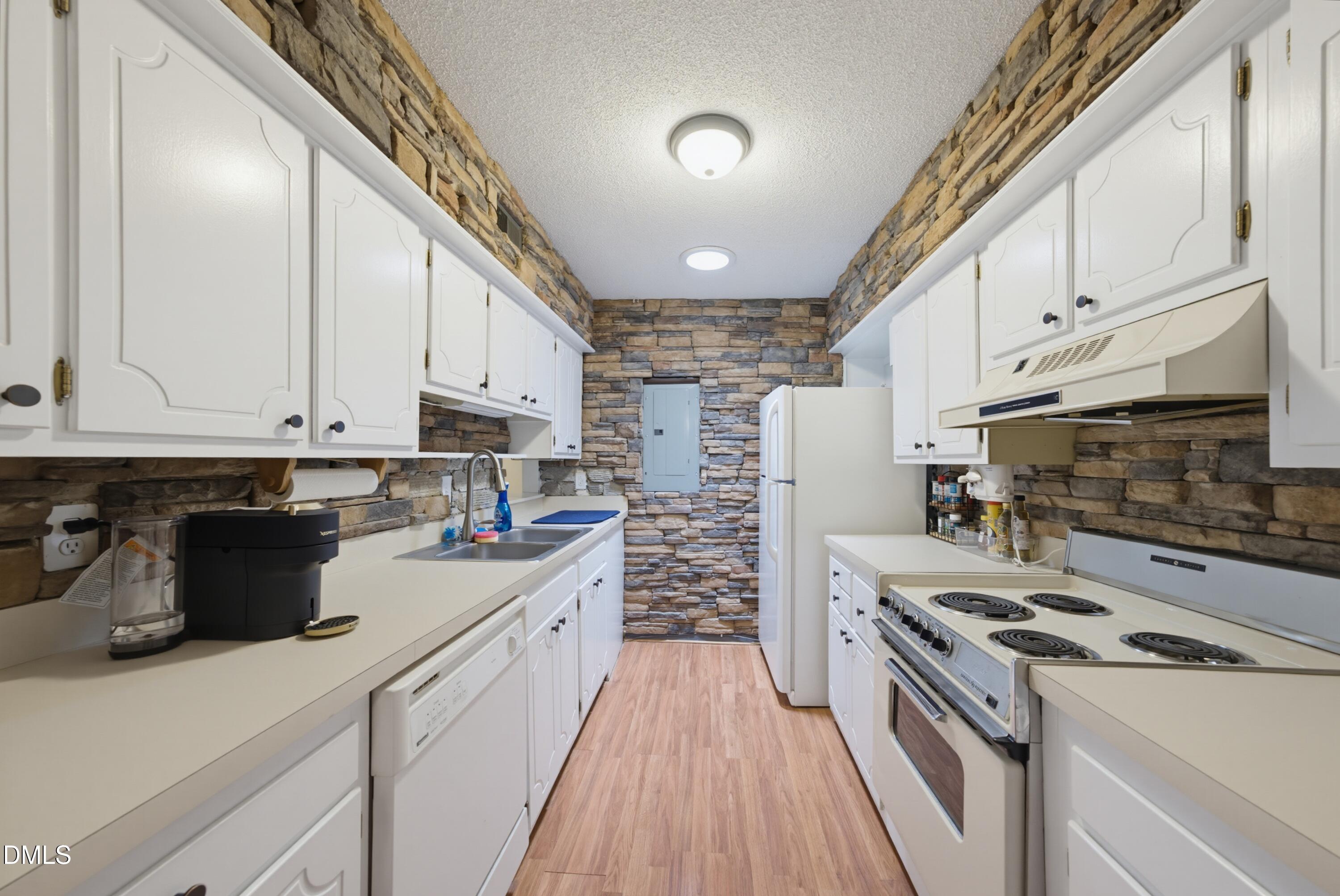4709 Edwards Mill Road, Unit E Raleigh, NC 27612 - Photo 8 of 25 Kitchen