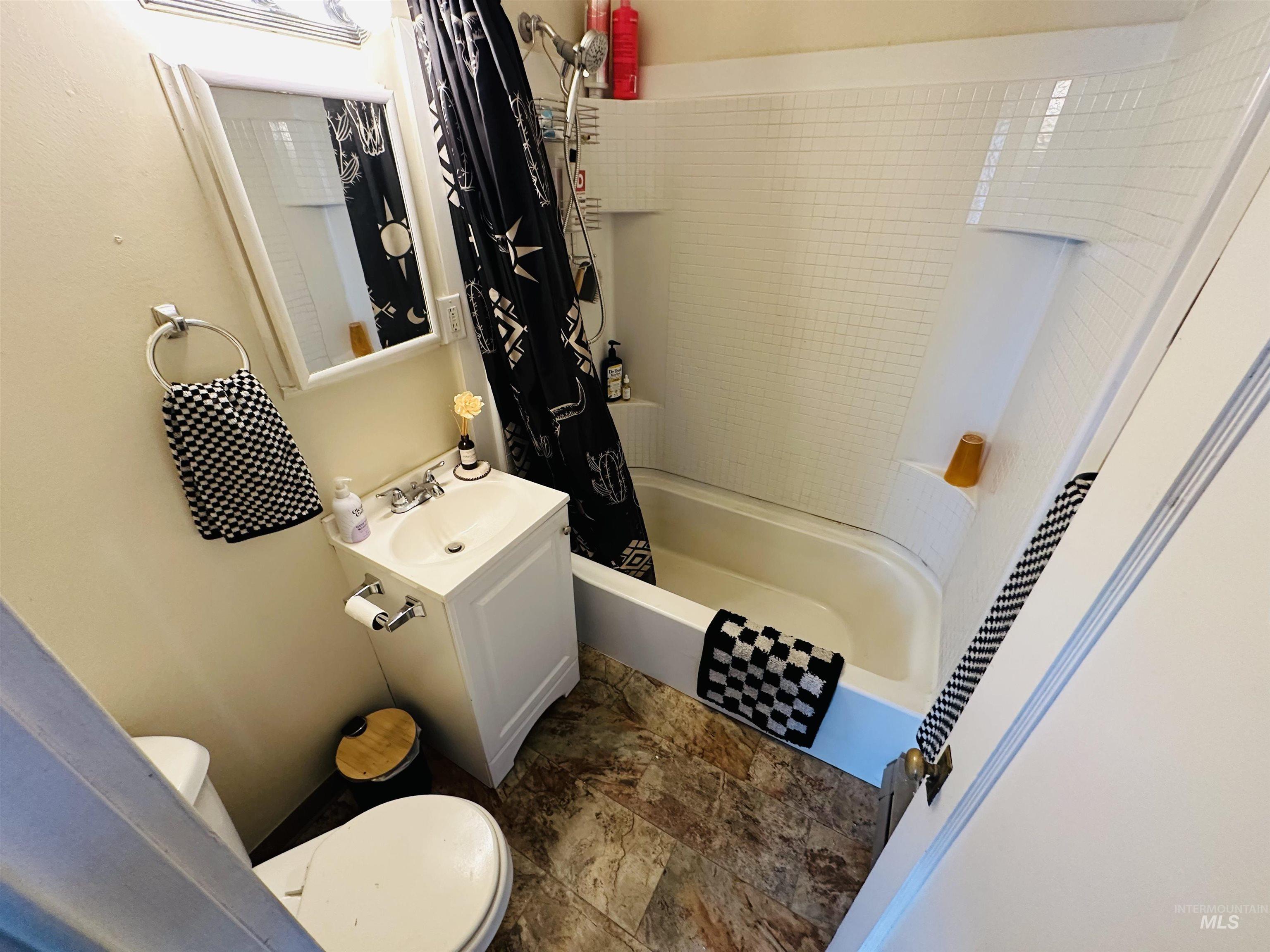 260 Highway 95 Weiser, ID 83672 - Photo 13 of 31 Full bath featuring vanity, shower / bath combo with shower curtain, and stone finish floors