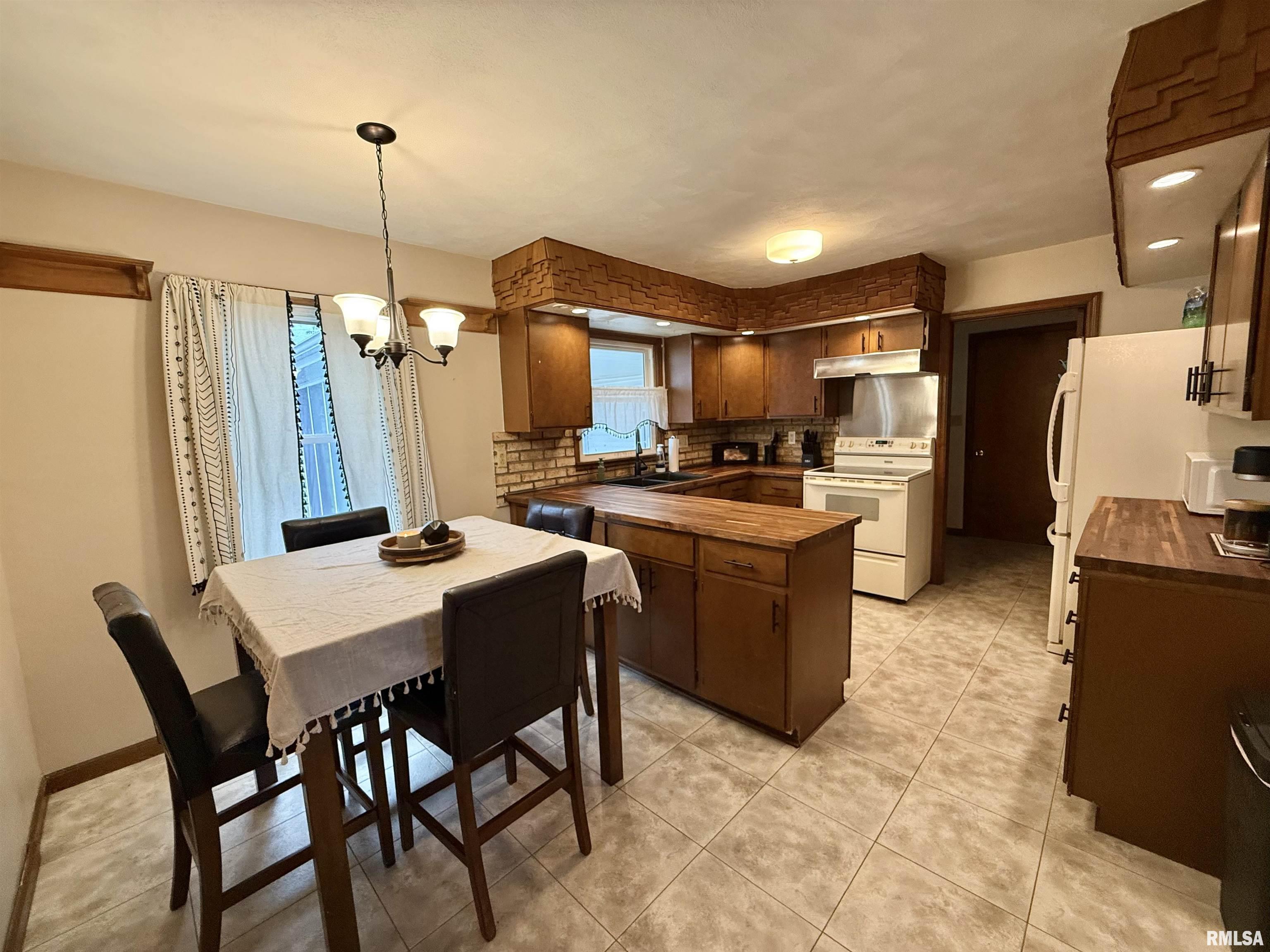 611 South Maple Street Lewistown, IL 61542 - Photo 12 of 59