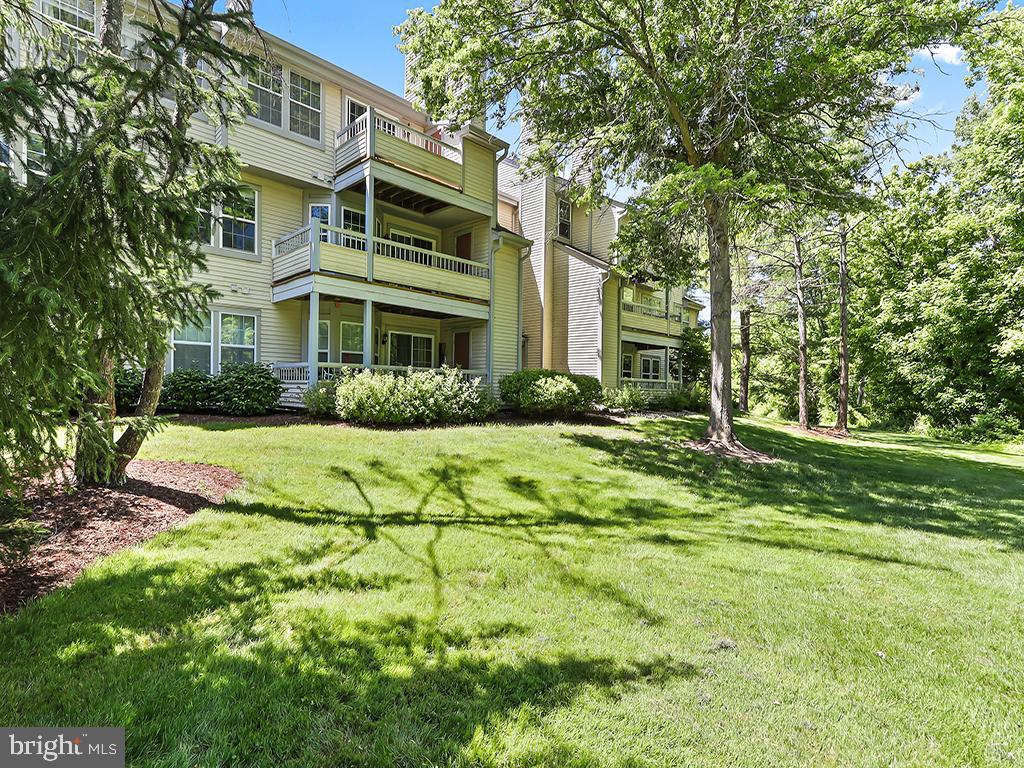 303 Trinity Court, Unit 11 Princeton, NJ 08540 - Photo 3 of 37