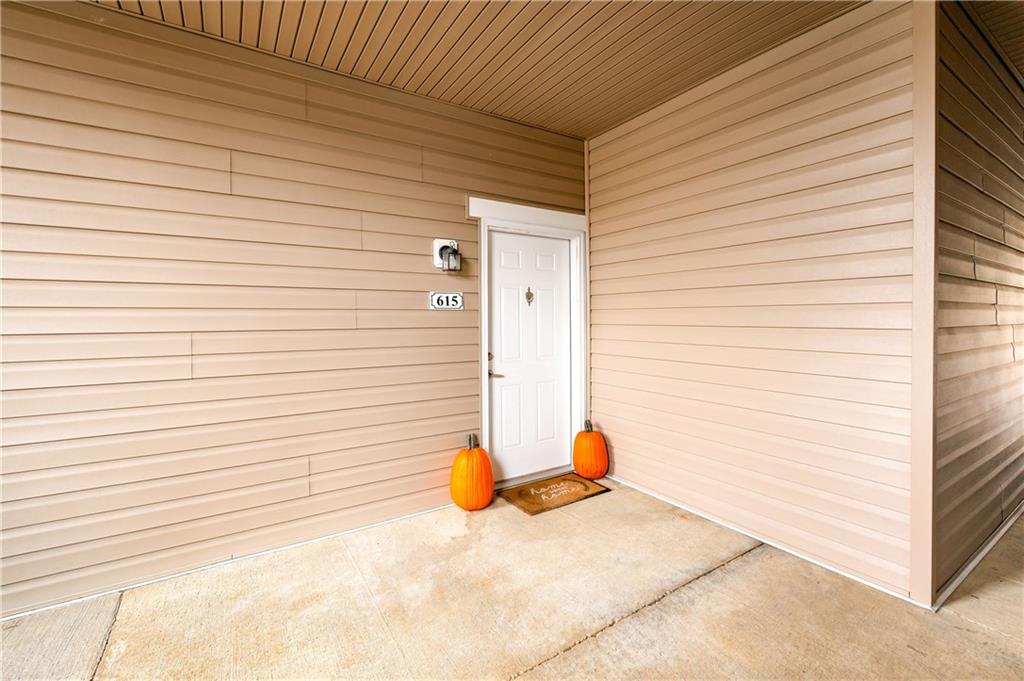 615 Stockton Ridge Cranberry Township, PA 16066 - Photo 4 of 25