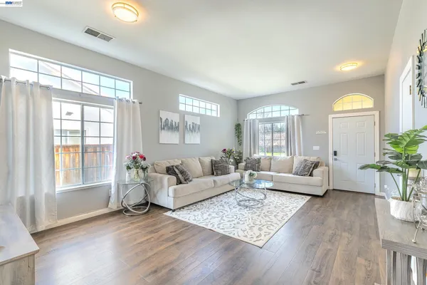 $660,000 | 4764 Brookside Circle, Fairfield, CA 94534