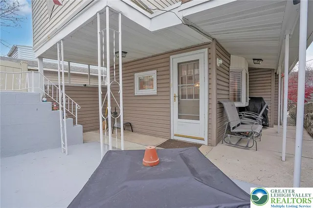 a view of a house with backyard and sitting area