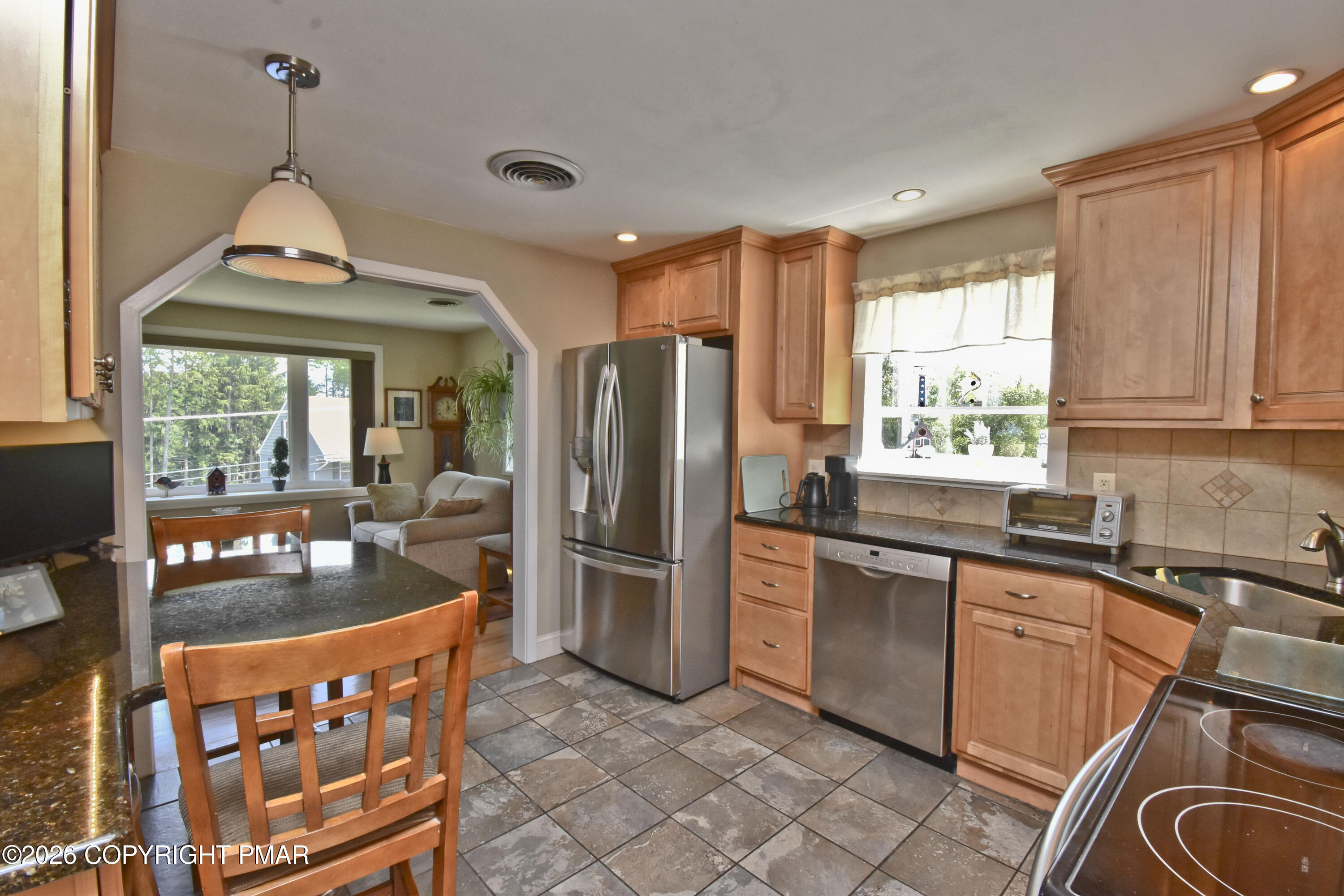 7515 Old Coach Road Stroudsburg, PA 18360 - Photo 13 of 59 5 Kitchen (6)