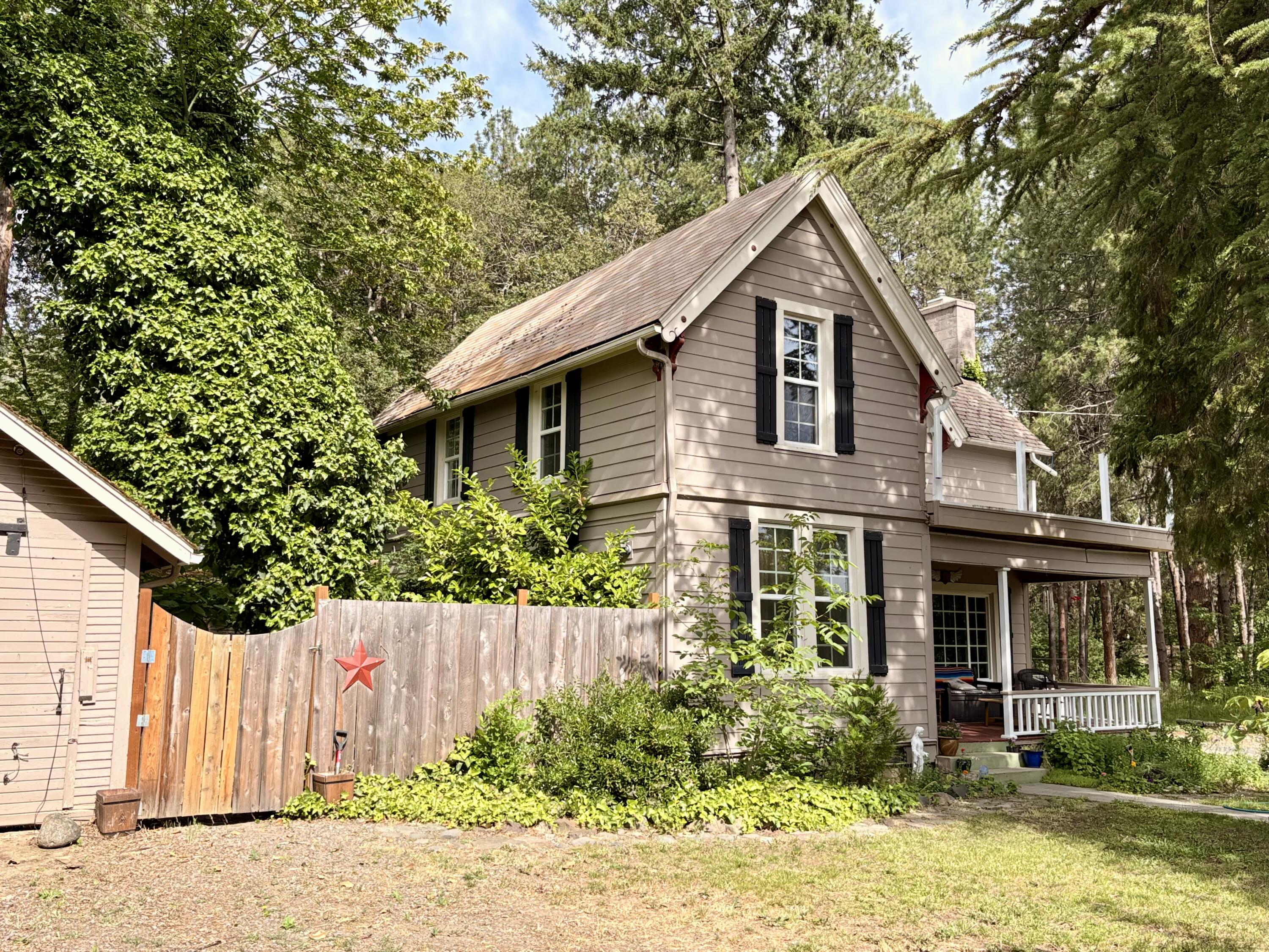 3072 Griffin Creek Road Medford, OR 97501 - Photo 4 of 56 IMG_5993