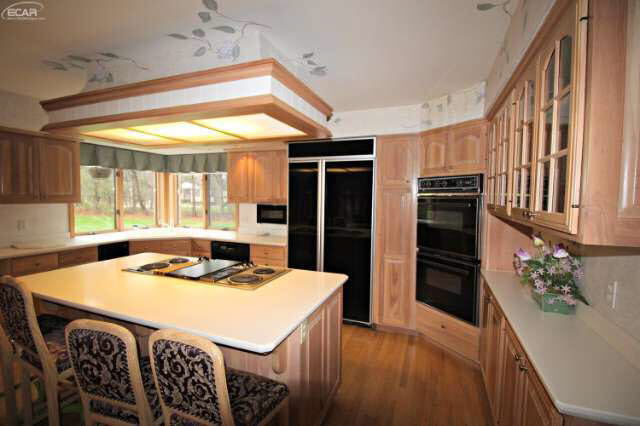 7561 East River Road Flushing, MI 48433 - Photo 8 of 40 20454061-7.JPG