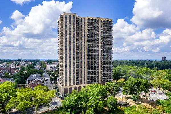 $3,200 | 7855 Boulevard East, Unit 6L, North Bergen, NJ 07047