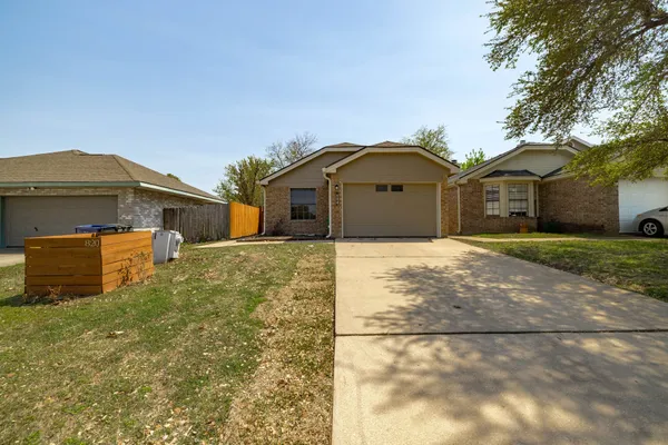 $1,800 | 820 Mica Lane, Leander, TX 78641