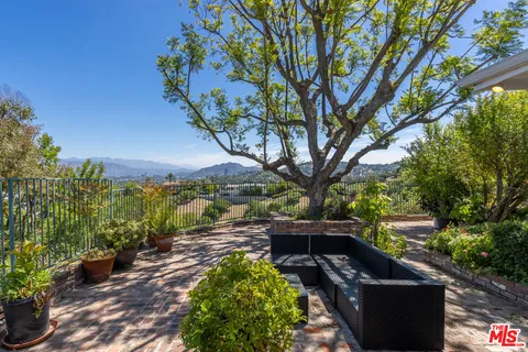 $1,699,999 | 3661 Sunswept Drive, Studio City, CA 91604