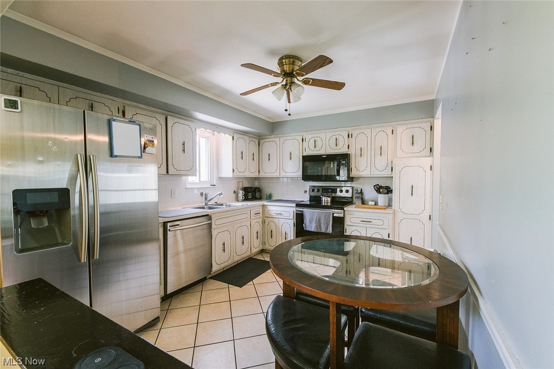 3140 West Ridgewood Drive Cleveland, OH 44134 - Photo 11 of 24