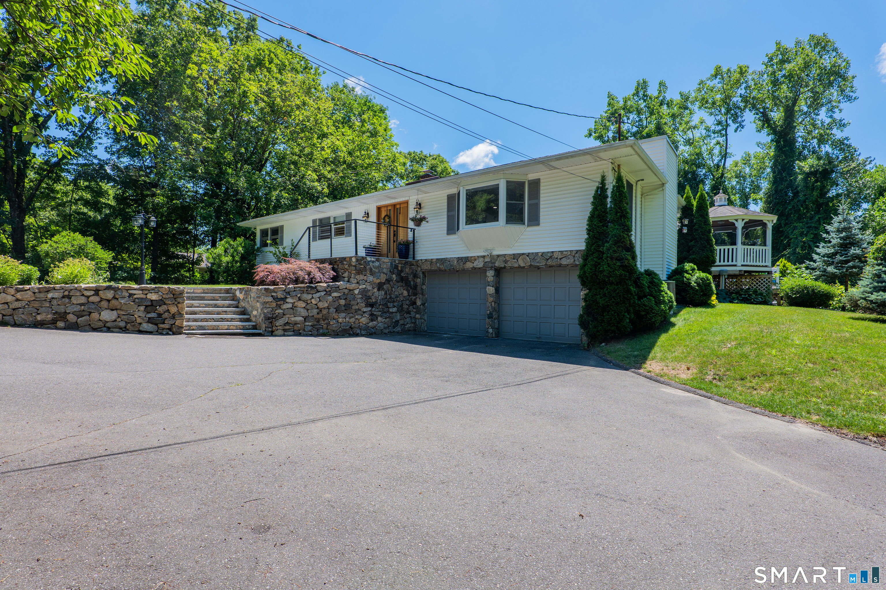 15 Farrell Road Newtown, CT 06470 - Photo 4 of 40