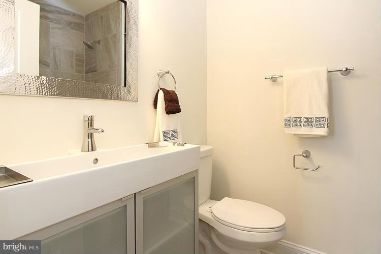 2630 Brentwood Road Northeast Washington, DC 20018 - Photo 24 of 30 Bath