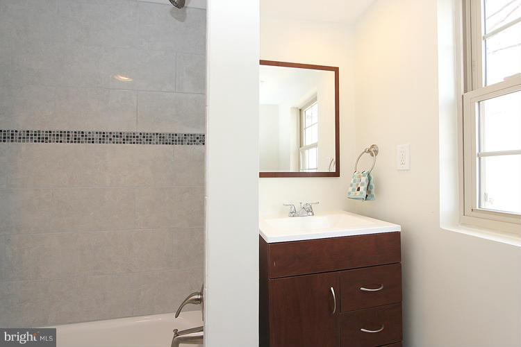2630 Brentwood Road Northeast Washington, DC 20018 - Photo 26 of 30 Bath