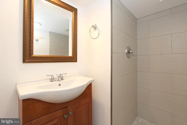 2630 Brentwood Road Northeast Washington, DC 20018 - Photo 29 of 30 Bath