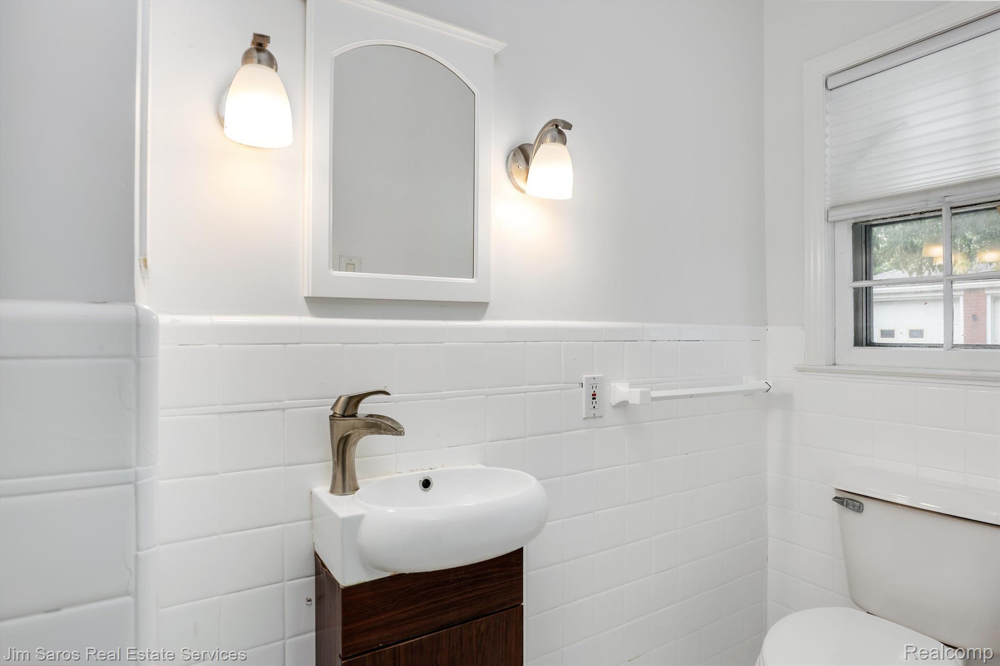 1159 Nottingham Road Grosse Pointe, MI 48230 - Photo 10 of 21 Gallery Image 10