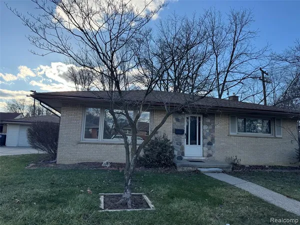 $2,000 | 14483 Garden, Livonia, MI 48154