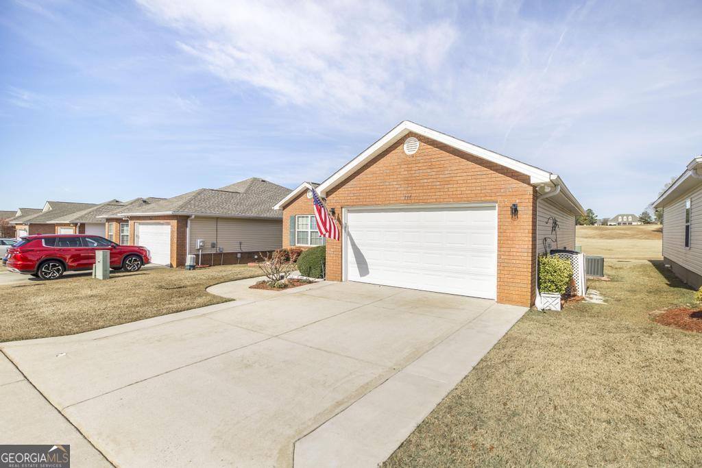216 South Houston Springs Boulevard Perry, GA 31069 - Photo 3 of 31 a house with a outdoor space