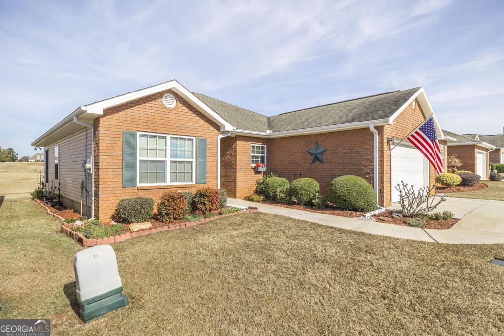 216 South Houston Springs Boulevard Perry, GA 31069 - Photo 5 of 31 a front view of a house with a yard