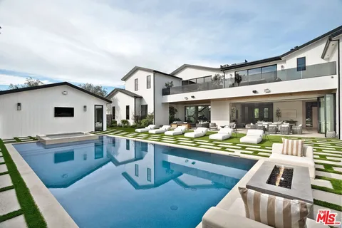 $19,980,000 | 10386 Strathmore Drive, Los Angeles, CA 90024