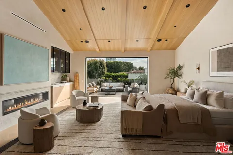 $19,980,000 | 10386 Strathmore Drive, Los Angeles, CA 90024