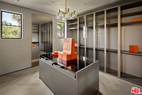 $19,980,000 | 10386 Strathmore Drive, Los Angeles, CA 90024