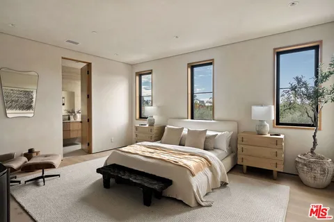 $19,980,000 | 10386 Strathmore Drive, Los Angeles, CA 90024