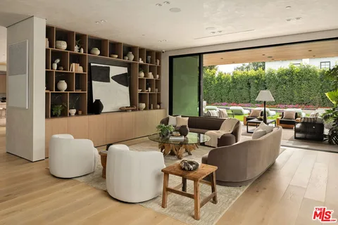 $19,980,000 | 10386 Strathmore Drive, Los Angeles, CA 90024