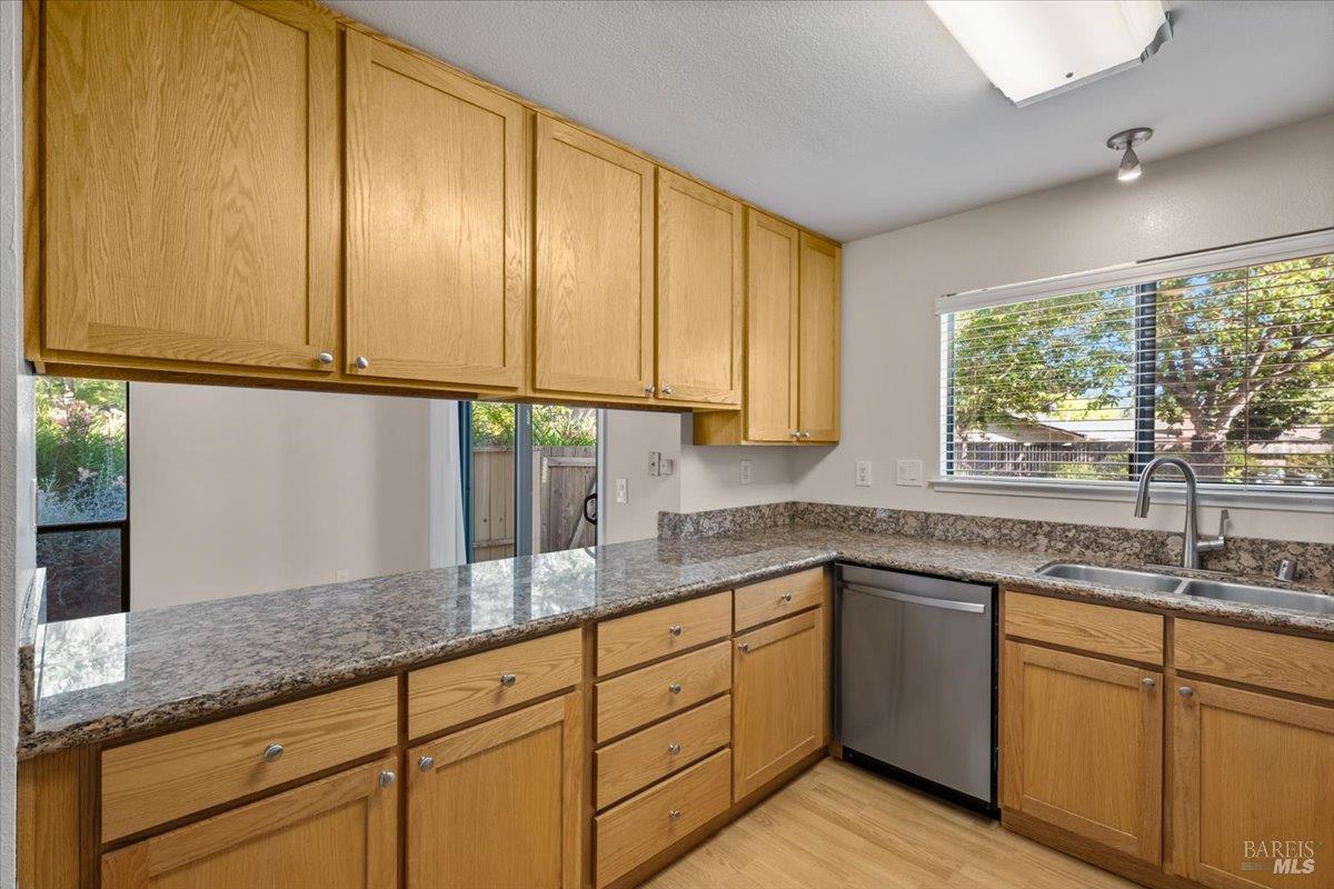 4736 Shade Tree Lane Santa Rosa, CA 95405 - Photo 20 of 46