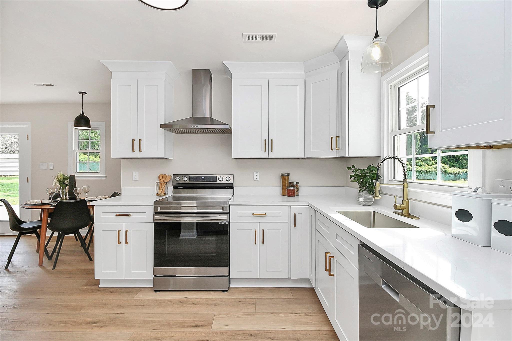 6201 Ropley Court Charlotte, NC 28211 - Photo 3 of 29 Gallery Image 3