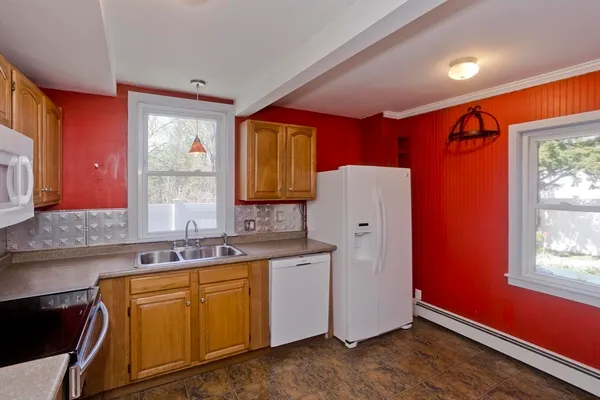 $299,000 | 14 1/2 Gaugh Street, Easthampton, MA 01027