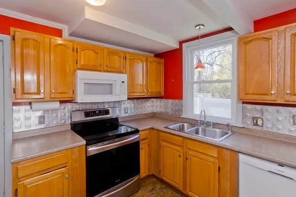 $299,000 | 14 1/2 Gaugh Street, Easthampton, MA 01027