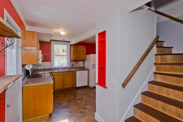 $299,000 | 14 1/2 Gaugh Street, Easthampton, MA 01027