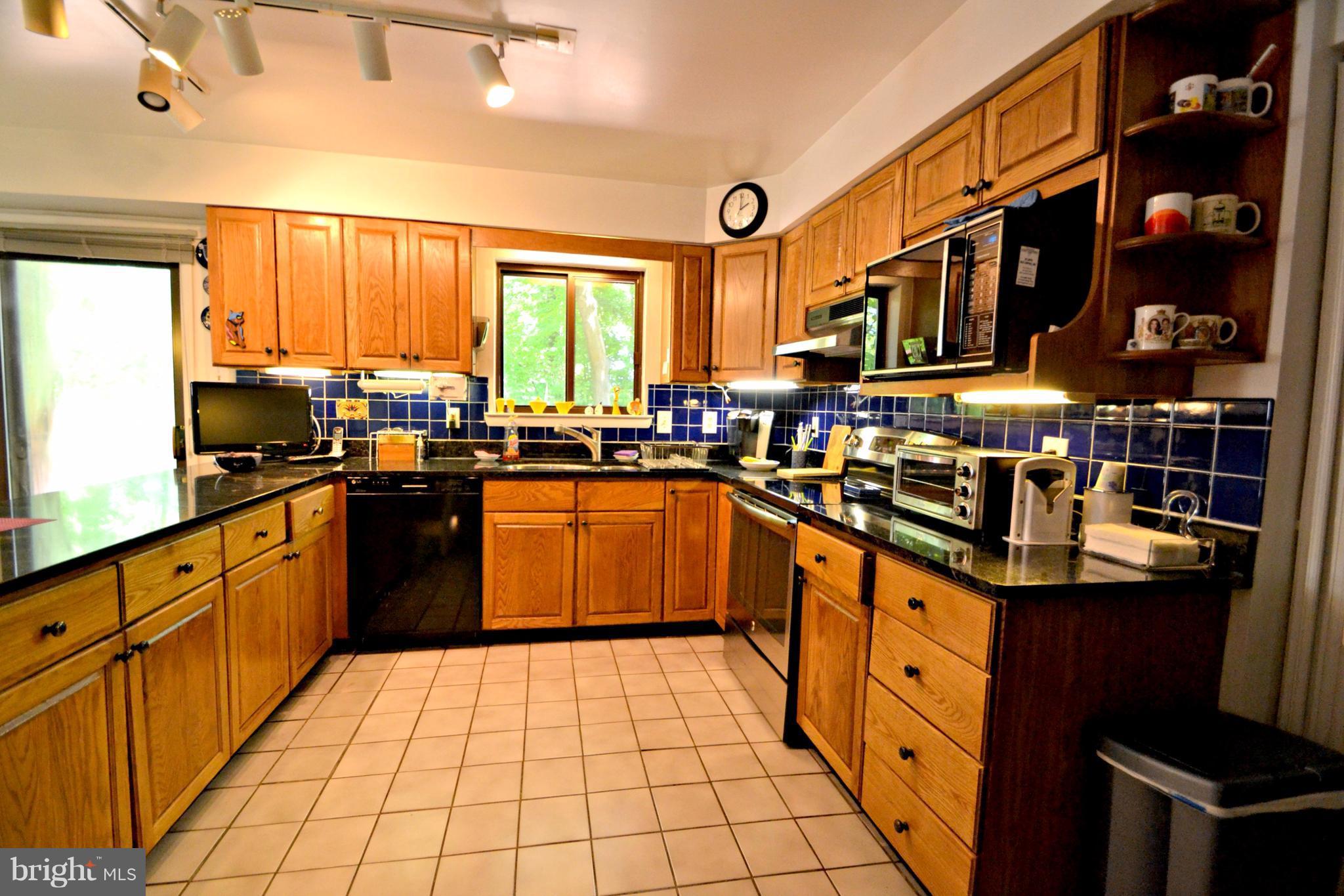 5505 Wexford Road Baltimore, MD 21209 - Photo 3 of 25 Kitchen