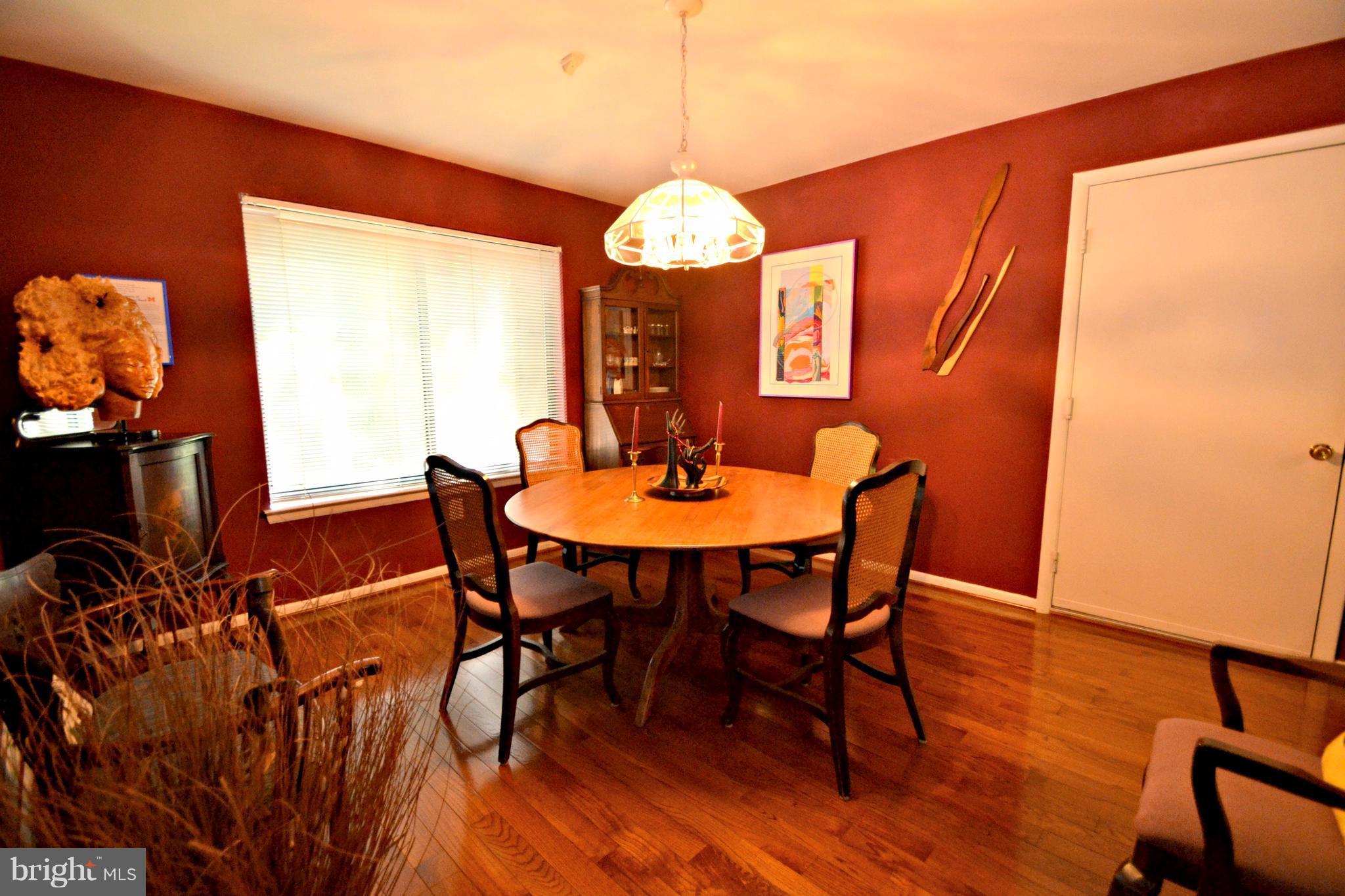 5505 Wexford Road Baltimore, MD 21209 - Photo 5 of 25 Dining room